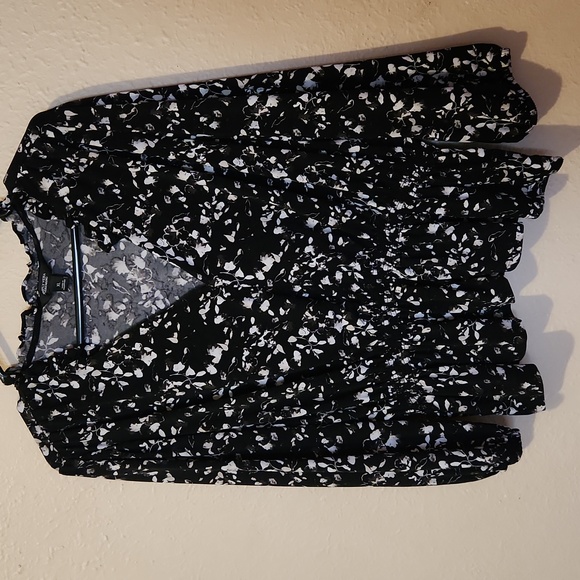 Simply Vera Vera Wang Tops - Simply Vera Vera Wang Floral Blouse Size XL